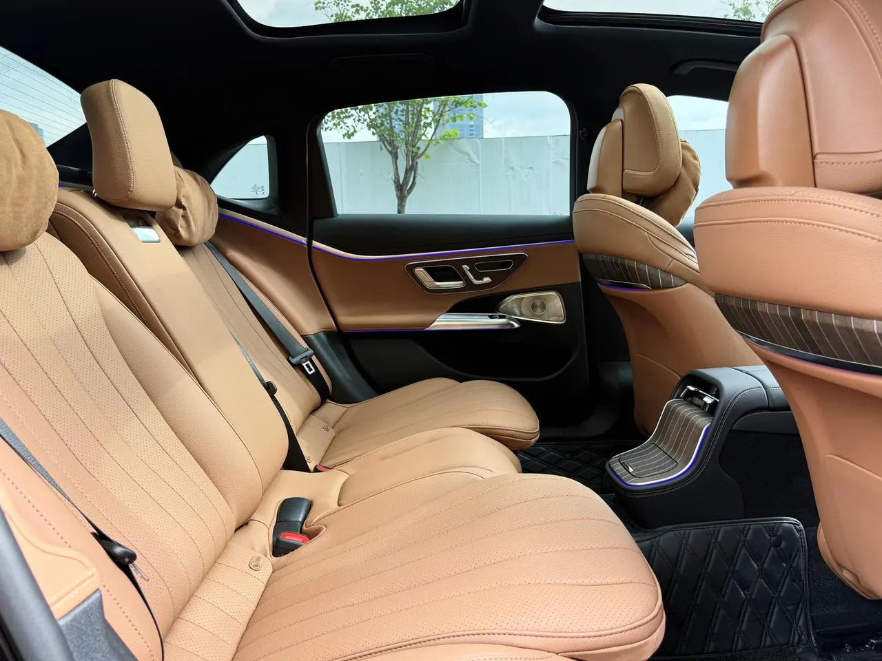 Mercedes Benz E Class 2025 E 300 L 48V 2.0T Luxury Automatic Gear 22