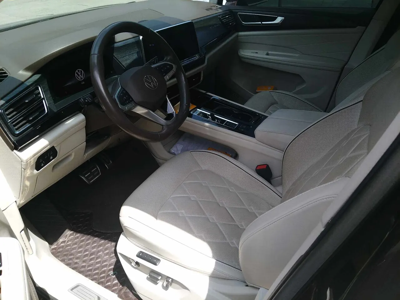 Volkswagen 2023 model tour R-Line 2.0TSI 380TSI four-wheel drive parade version automatic gear 2