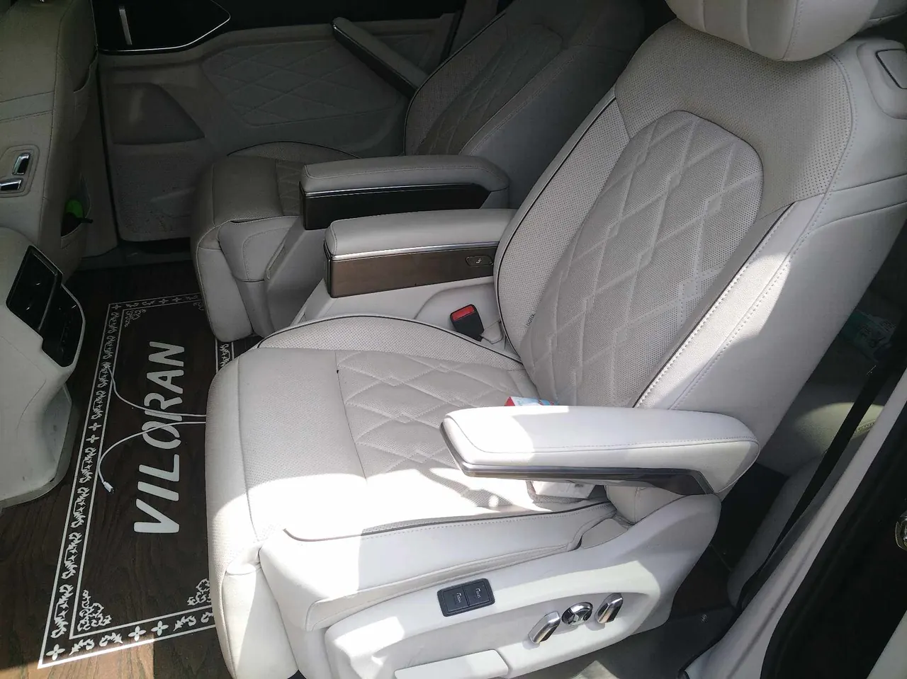 Volkswagen 2023 model tour R-Line 2.0TSI 380TSI four-wheel drive parade version automatic gear 3