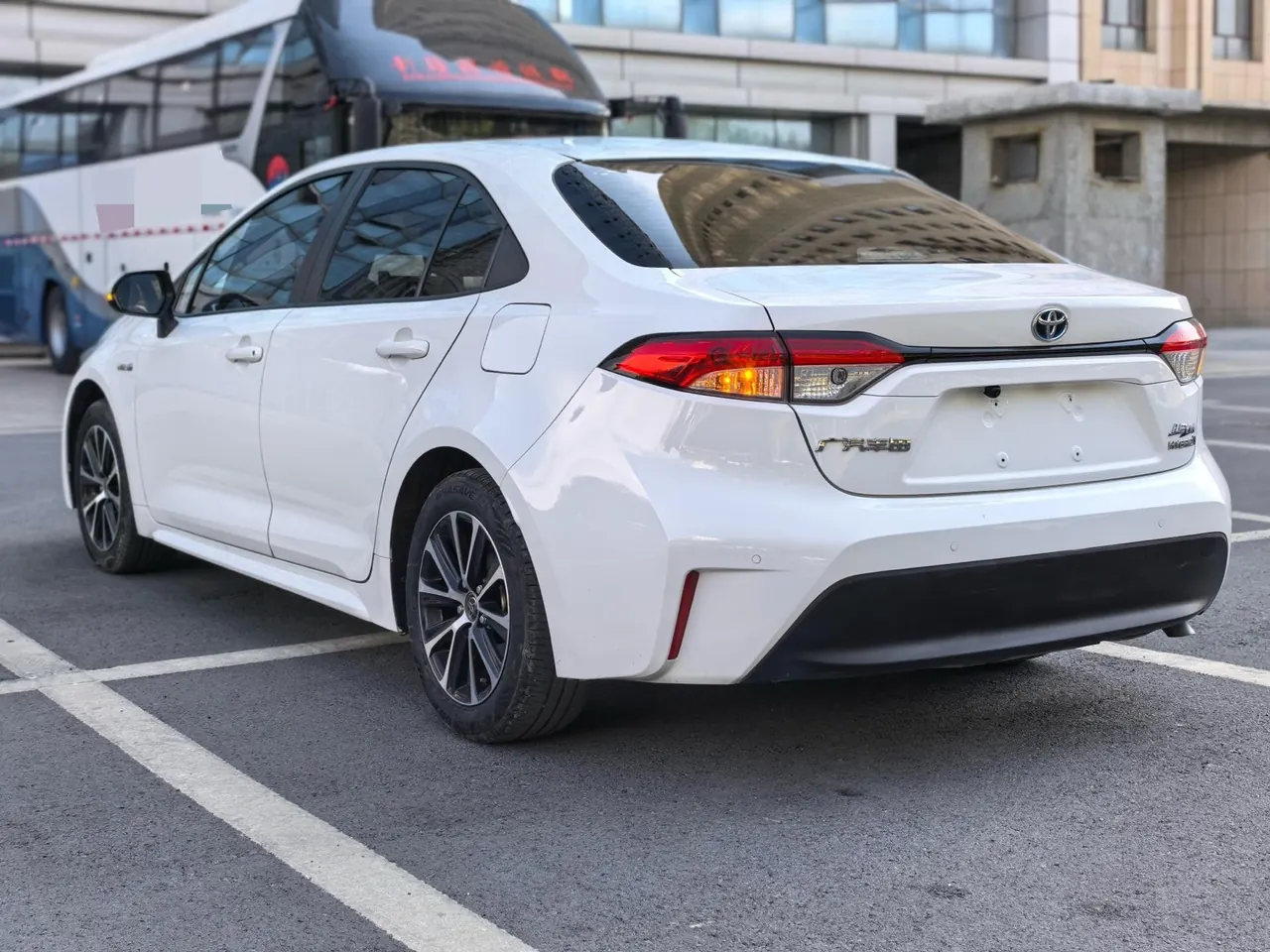 Toyota 2023 Lei Ling Shuangqing 1.8 Stepless Intelligent Electric Hybrid Leading Edition Automatic Gear 9