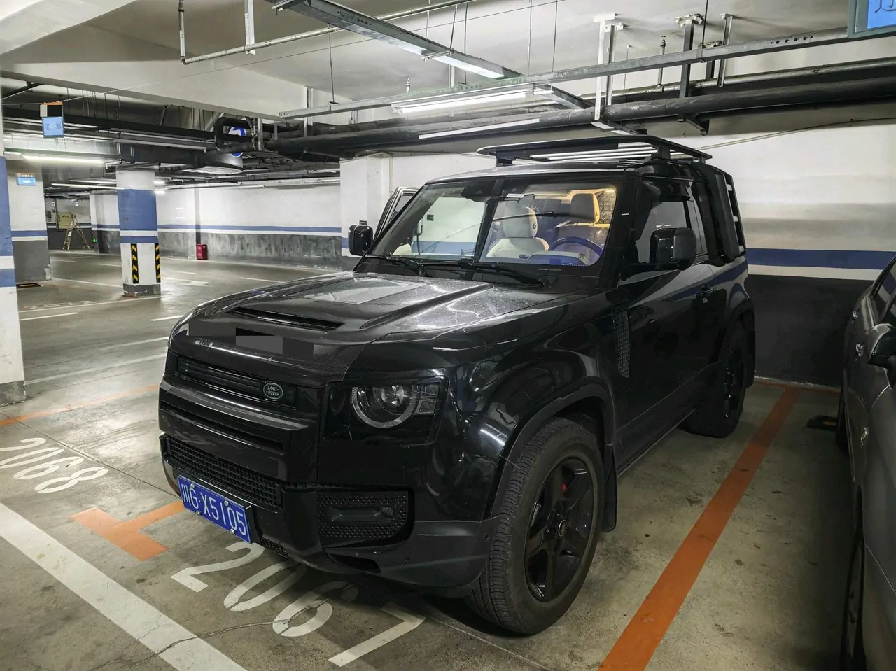 打开图片灯箱:Land Rover Guard (Imported) 2023 Guard 90 2.0T P300 SE (Modified) Automatic Gear