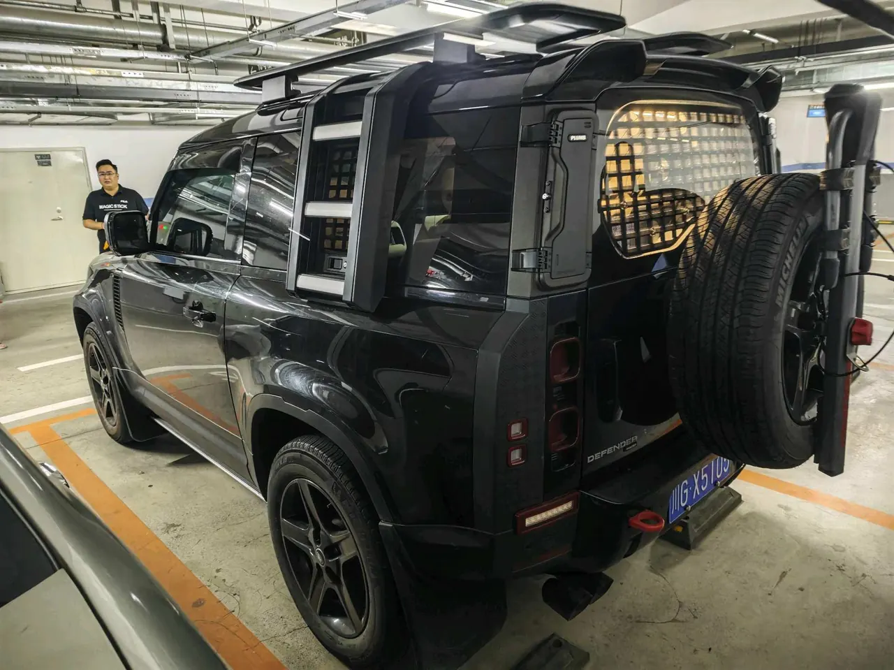 Land Rover Guard (Imported) 2023 Guard 90 2.0T P300 SE (Modified) Automatic Gear 2