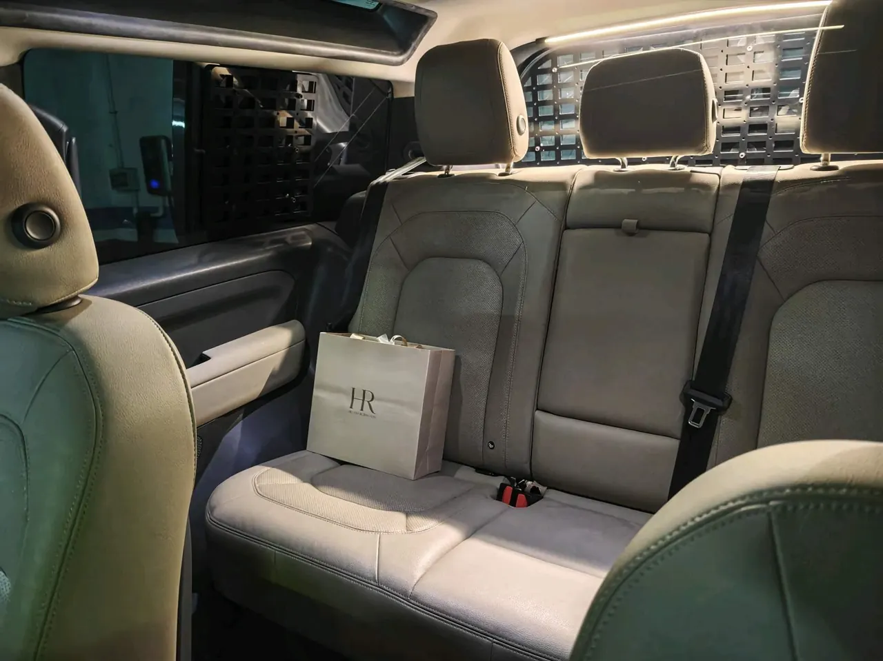 Land Rover Guard (Imported) 2023 Guard 90 2.0T P300 SE (Modified) Automatic Gear 7