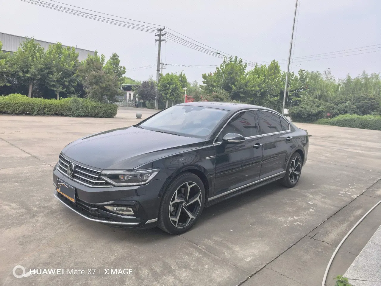 打开图片灯箱:Volkswagen 2023 Magotan 2.0TSI 330TSI 2 million Commemorative Luxury Automatic Gear