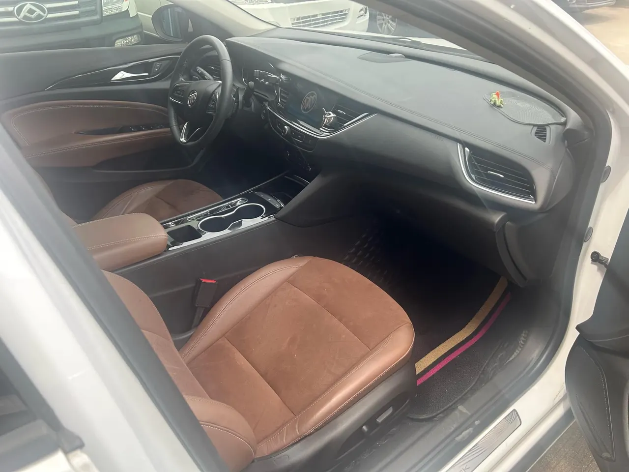 Buick 2020 Regal 1.5T 552T Luxury Automatic Gear 4