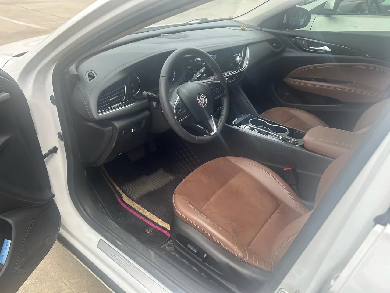 Buick 2020 Regal 1.5T 552T Luxury Automatic Gear 5