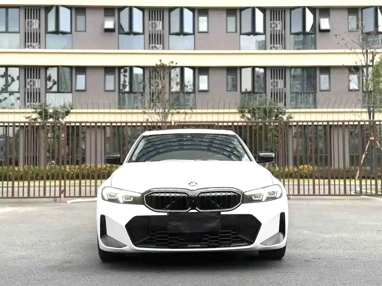 BMW 3 Series 2025 330Li 2.0T M Sports Obsidian Night Suit Automatic Gear 2