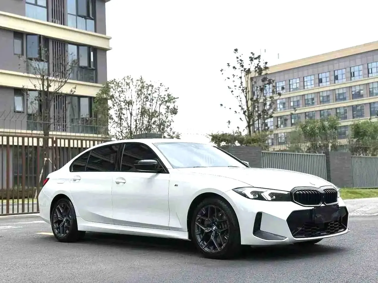 BMW 3 Series 2025 330Li 2.0T M Sports Obsidian Night Suit Automatic Gear 3
