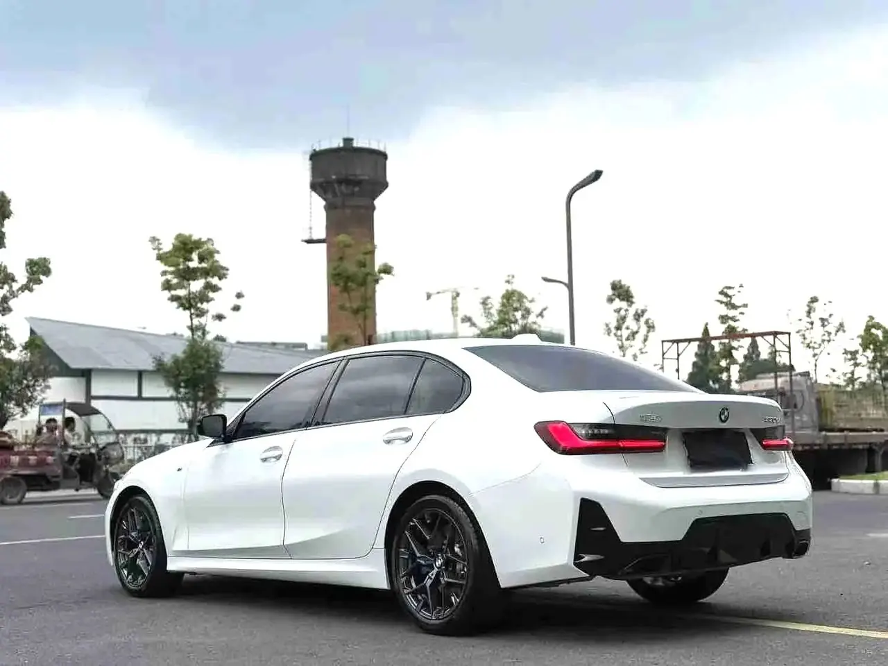 BMW 3 Series 2025 330Li 2.0T M Sports Obsidian Night Suit Automatic Gear 8
