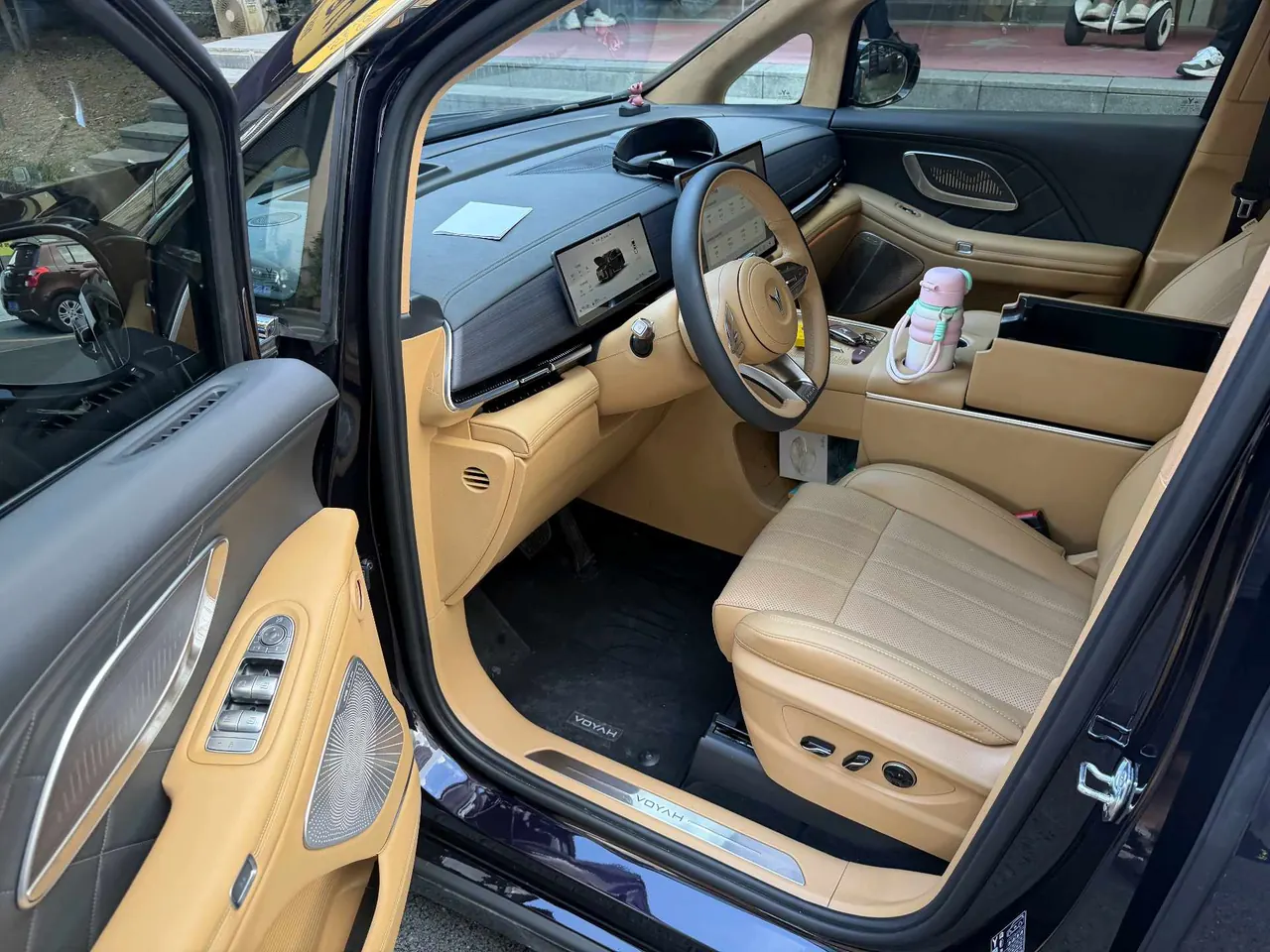 Voyah 2025 dreamers PHEV 1.5T four-wheel drive flagship dry Kun version automatic gear 2