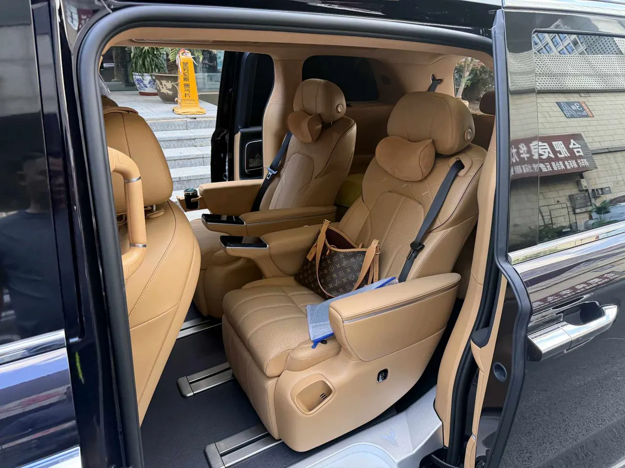 Voyah 2025 dreamers PHEV 1.5T four-wheel drive flagship dry Kun version automatic gear 4