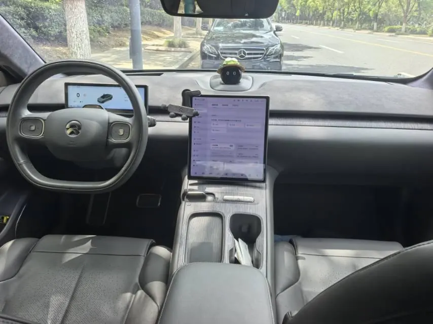 NIO 2023 ET7 75kWh automatic gear 9