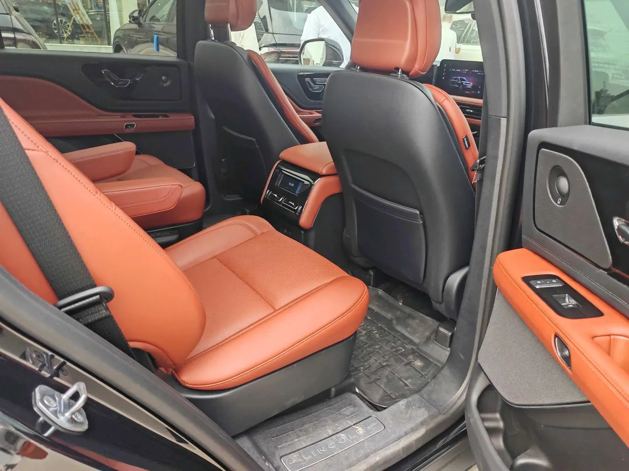 Lincoln 2024 Aviator 3.0T V6 4-wheel Elegant Edition 6-seat Automatic Gear 2
