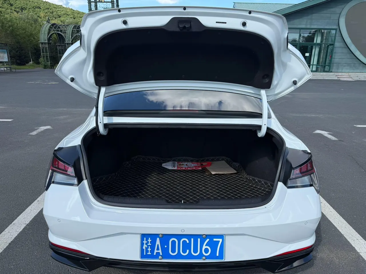 Hyundai 2022 Elantra -3-compartment 1.5 stepless LUX premium automatic gear 10