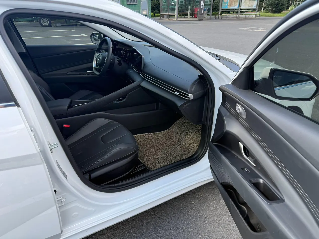 Hyundai 2022 Elantra -3-compartment 1.5 stepless LUX premium automatic gear 12