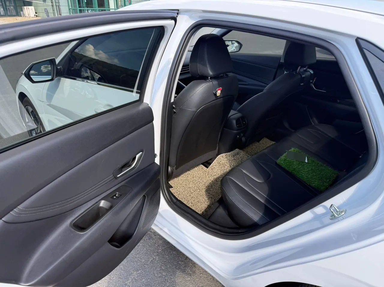 Hyundai 2022 Elantra -3-compartment 1.5 stepless LUX premium automatic gear 9