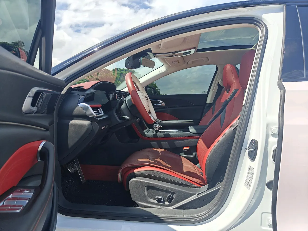 HongQi 2024 H6 2.0T to the United States version of automatic gear 4