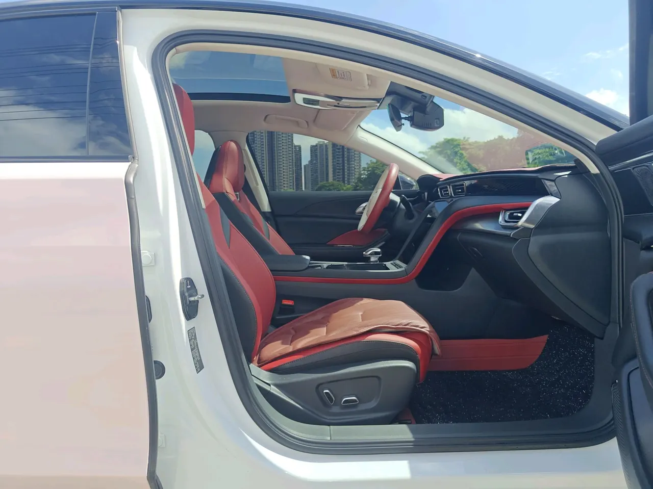 HongQi 2024 H6 2.0T to the United States version of automatic gear 5