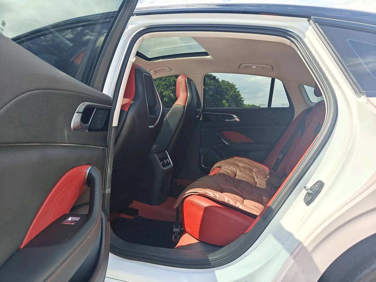 HongQi 2024 H6 2.0T to the United States version of automatic gear 6