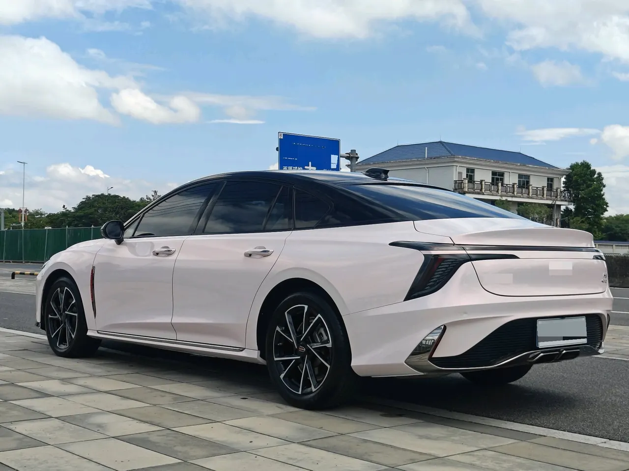 HongQi 2024 H6 2.0T to the United States version of automatic gear 8