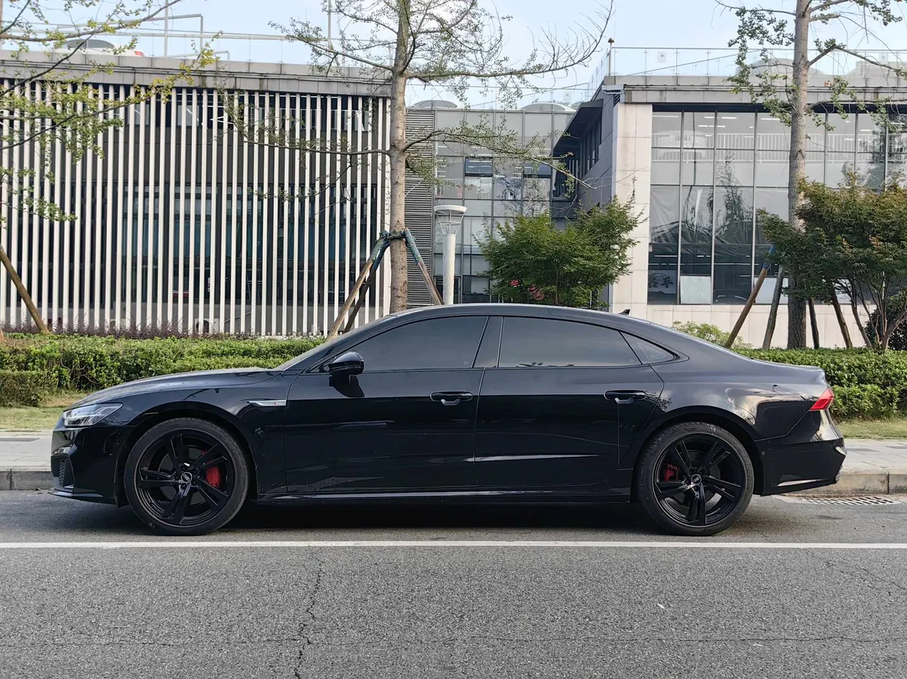 Audi 2022 A7L 2.0TFSI 45TFSI Quattro S-line Knight Automatic 2
