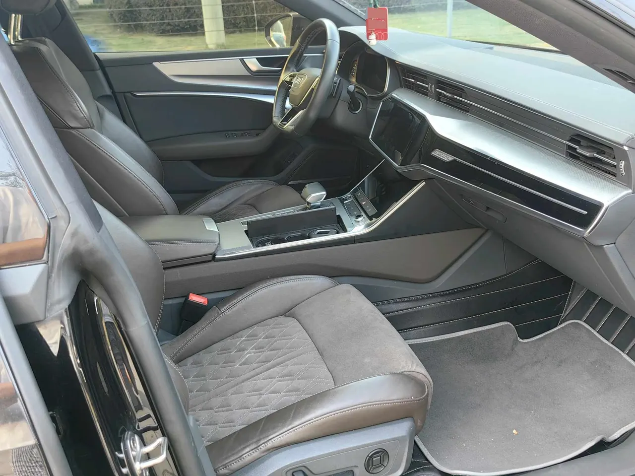 Audi 2022 A7L 2.0TFSI 45TFSI Quattro S-line Knight Automatic 6