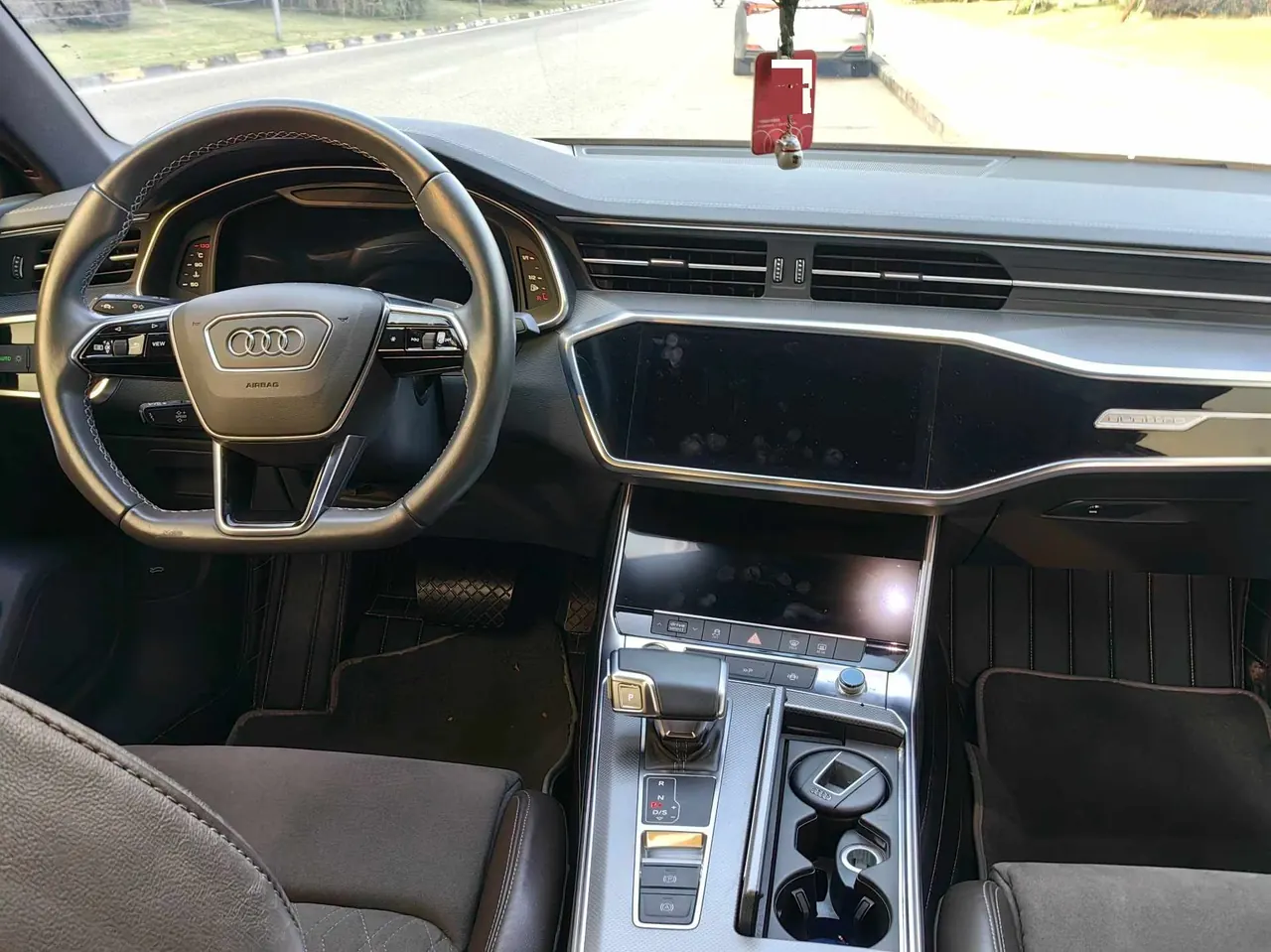 Audi 2022 A7L 2.0TFSI 45TFSI Quattro S-line Knight Automatic 7