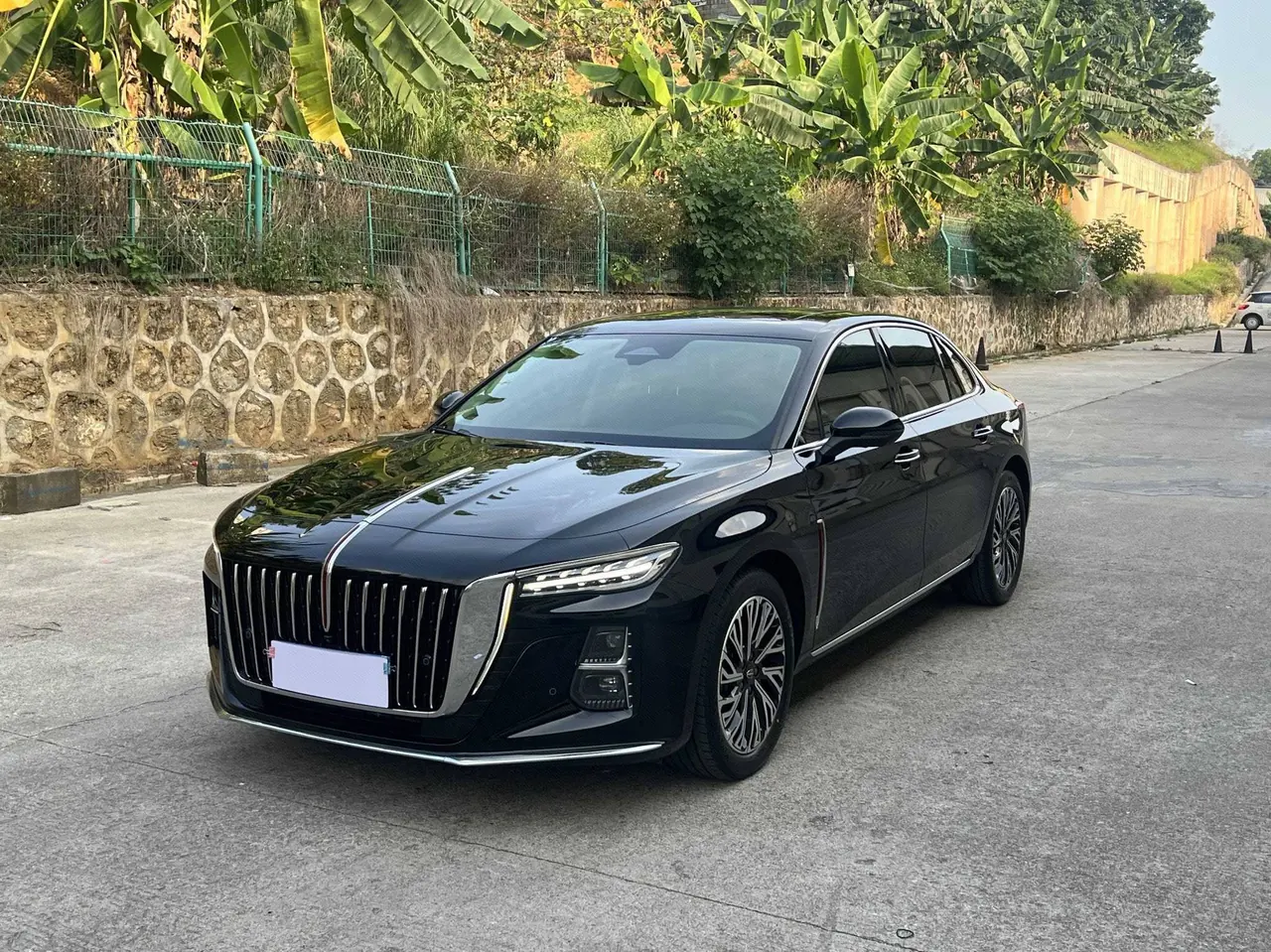 Open image lightbox: HongQi 2024 H5 2.0T Zhilian Qi Chang Edition Automatic Gear