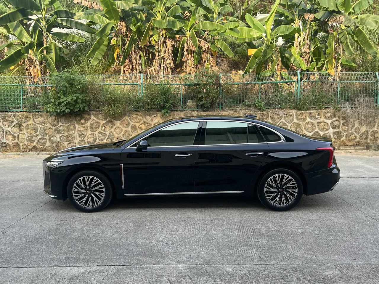 HongQi 2024 H5 2.0T Zhilian Qi Chang Edition Automatic Gear 2