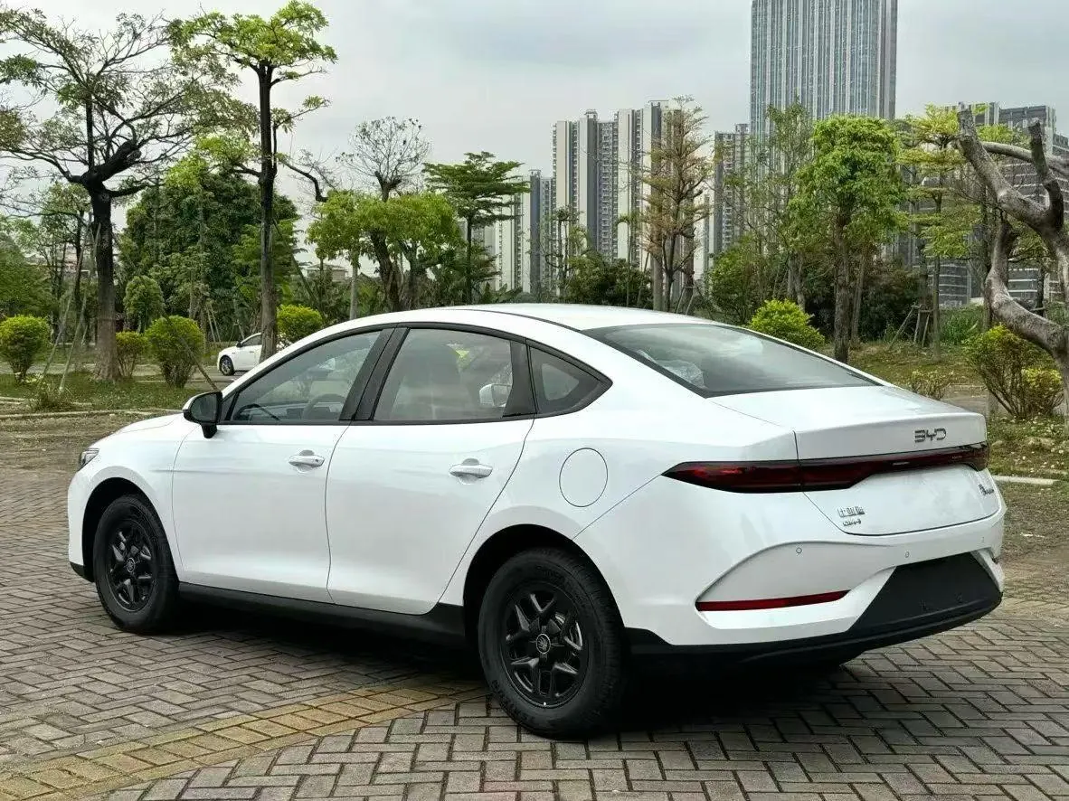 BYD 2026 Qin PLUS DM-i 1.5 CVT 128km Entry-Level Automatic 5