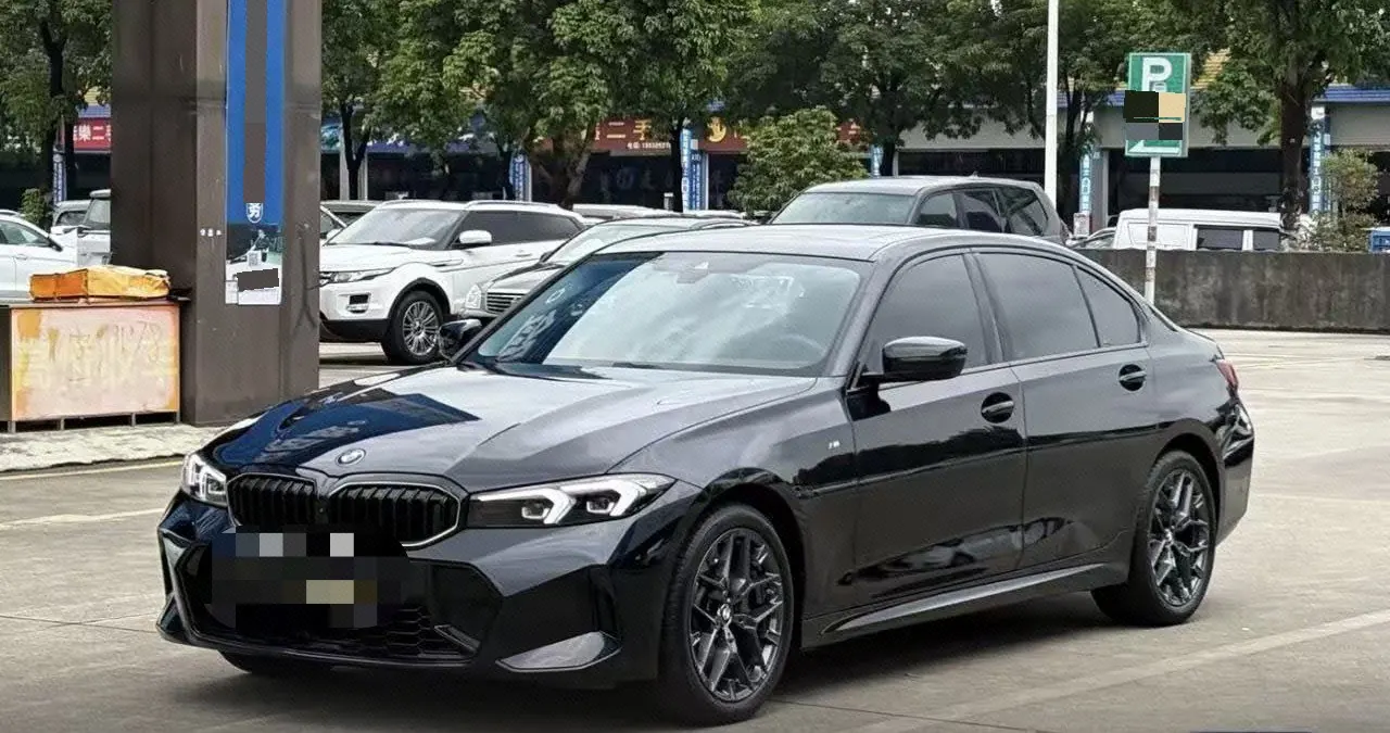 打开图片灯箱:BMW 3 Series 2024 330Li 2.0T M Sports Obsidian Night Suit Automatic Gear