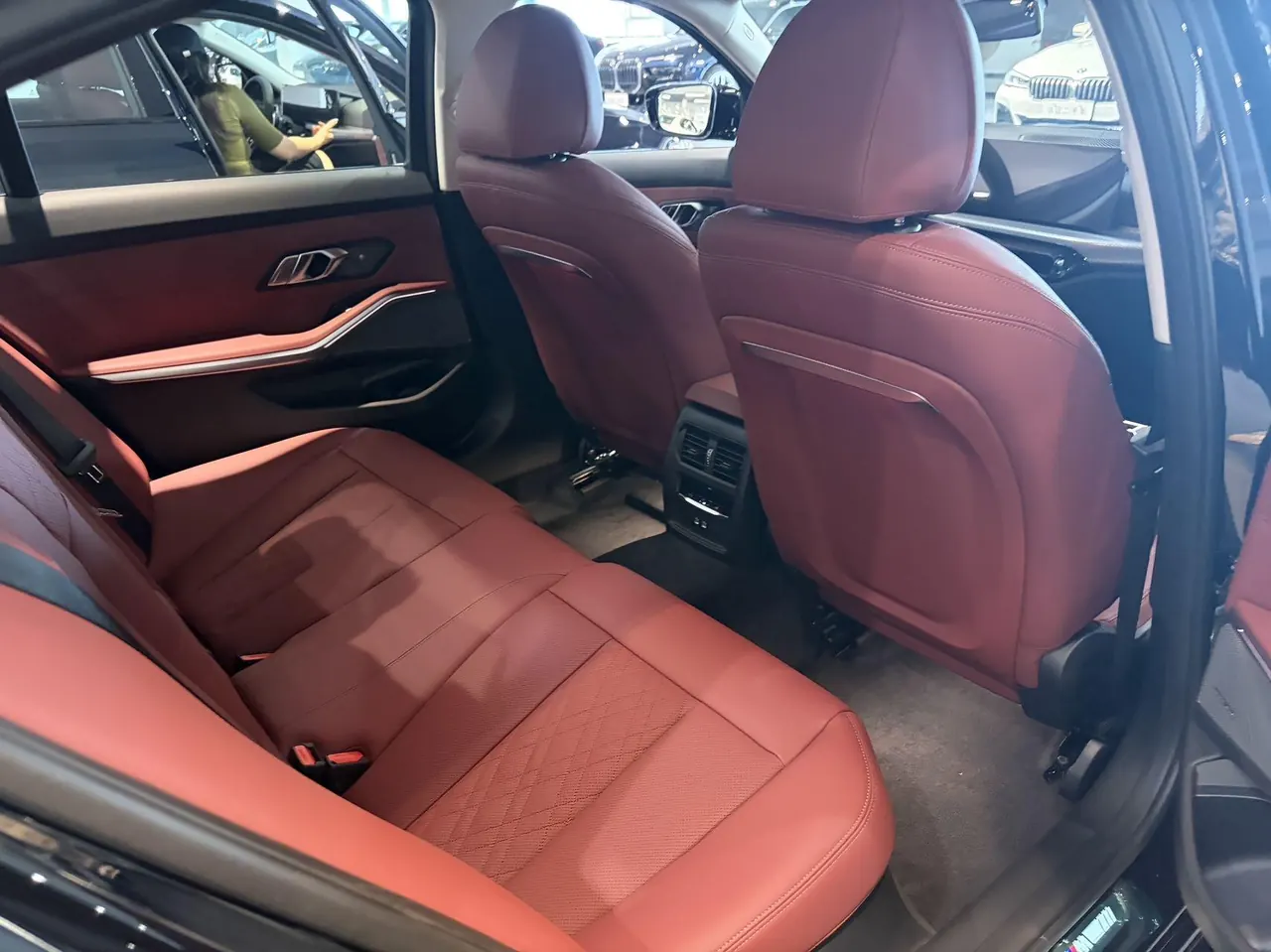 BMW 3 Series 2026 330Li 2.0T M Sports Obsidian Night Suit Automatic Gear 6