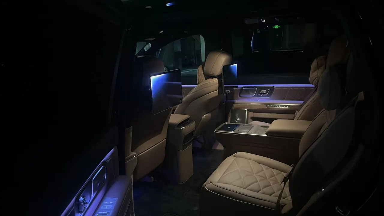 NIO 2026 ES 9 102kWh Executive Island Deluxe Automatic Gear 2