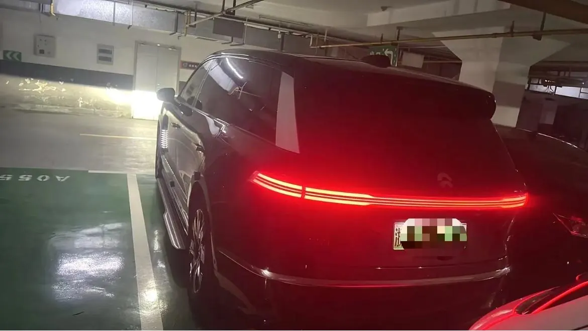 NIO 2026 ES 9 102kWh Executive Island Deluxe Automatic Gear 4