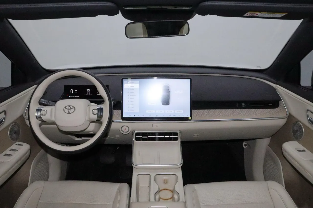 Toyota 2025 Platinum Intelligence 3X 520 Pro Advanced Intelligence Driving Edition Automatic Gear 6