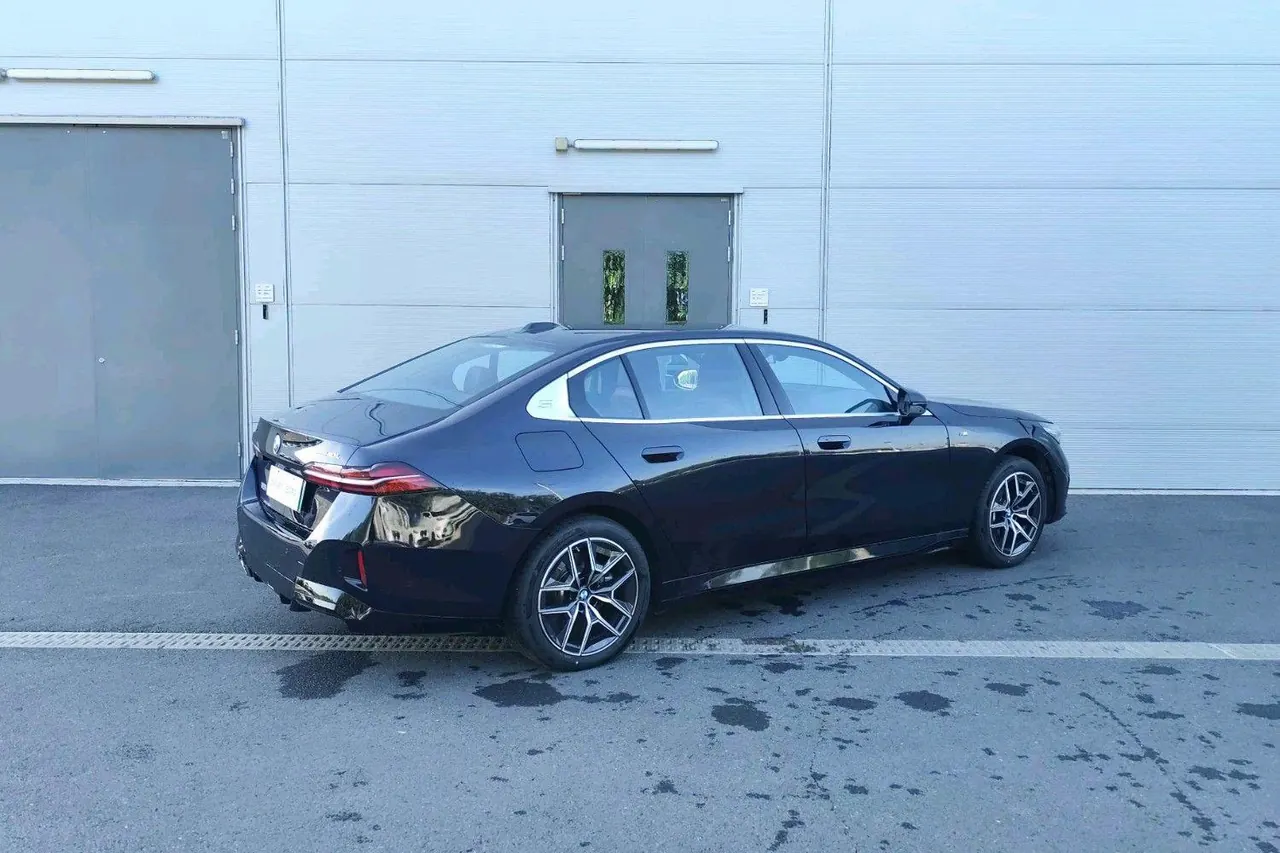 BMW 2025 i5 eDrive 40L M sports suit automatic gear 2