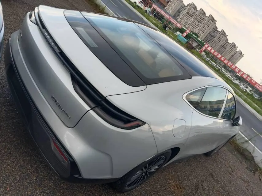 Geely Galaxy 2025 Xingyao 8 EM-i 1.5 130km Premium Edition Automatic Gear 4