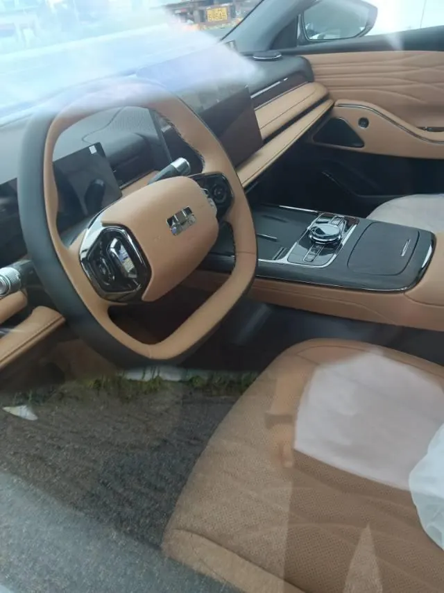 Geely Galaxy 2025 Xingyao 8 EM-i 1.5 130km Premium Edition Automatic Gear 6