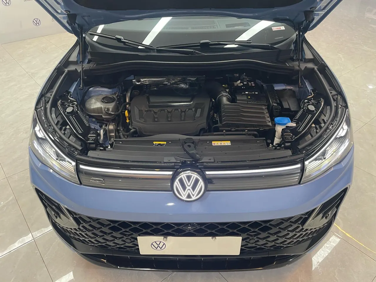 Volkswagen 2024 Tiguan L PRO 2.0TSI 380TSI Four-wheel Drive R-Line Smart Edition Automatic Gear 12