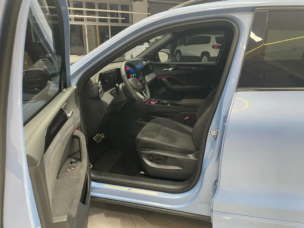 Volkswagen 2024 Tiguan L PRO 2.0TSI 380TSI Four-wheel Drive R-Line Smart Edition Automatic Gear 7