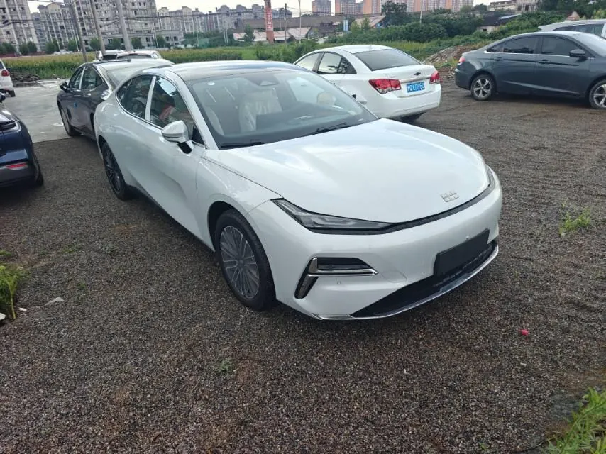 Geely Galaxy 2025 Xingyao 8 EM-i 1.5 130km Premium Edition Automatic Gear 2