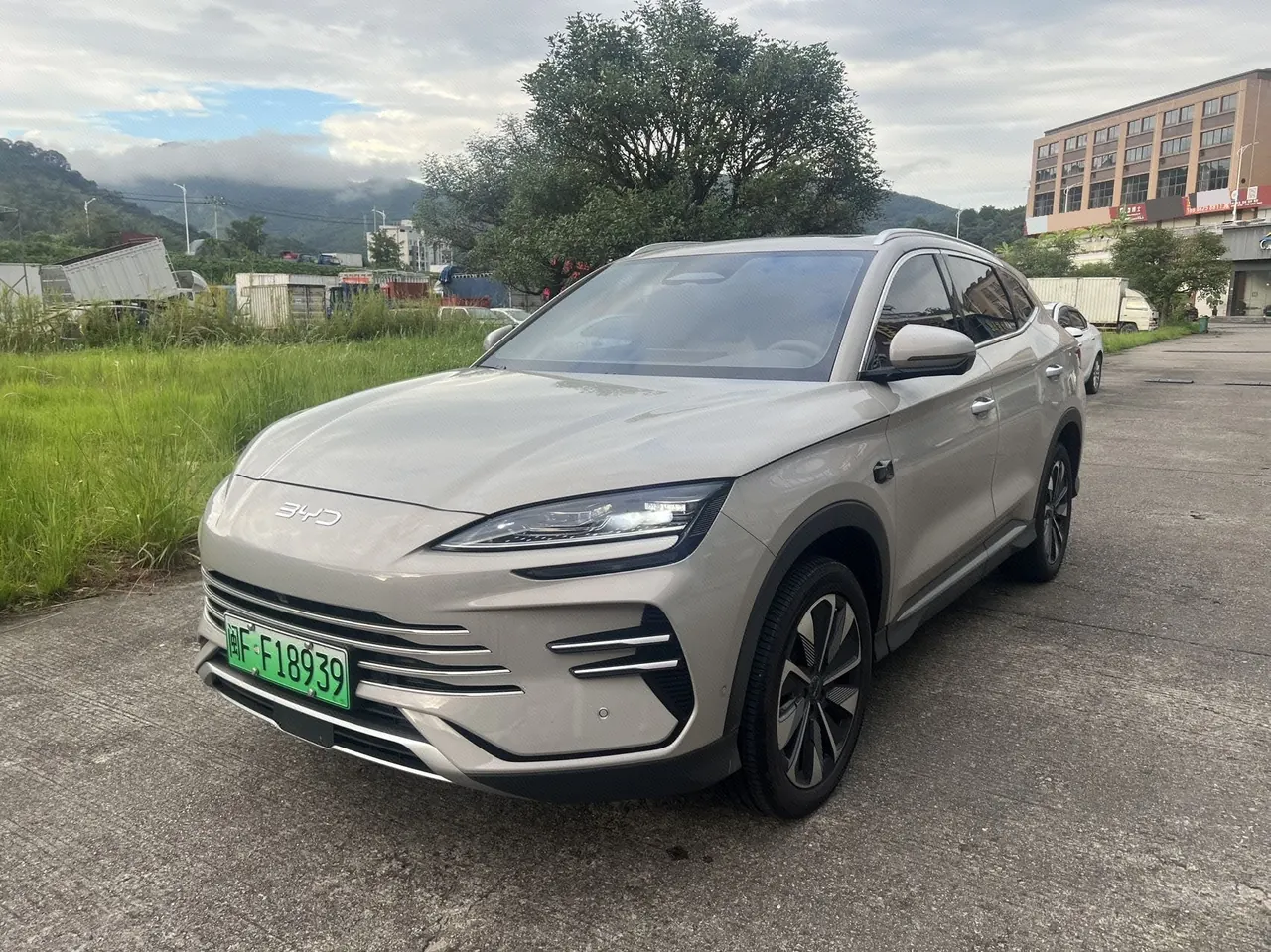 打开图片灯箱:BYD Song PLUS New Energy 2025 Song PLUS DM-i 1.5 Stepless Smart Driving Edition 112KM Honorable Automatic Gear