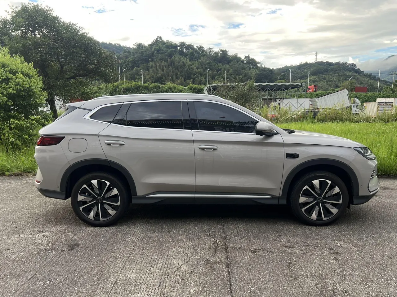 BYD Song PLUS New Energy 2025 Song PLUS DM-i 1.5 Stepless Smart Driving Edition 112KM Honorable Automatic Gear 6