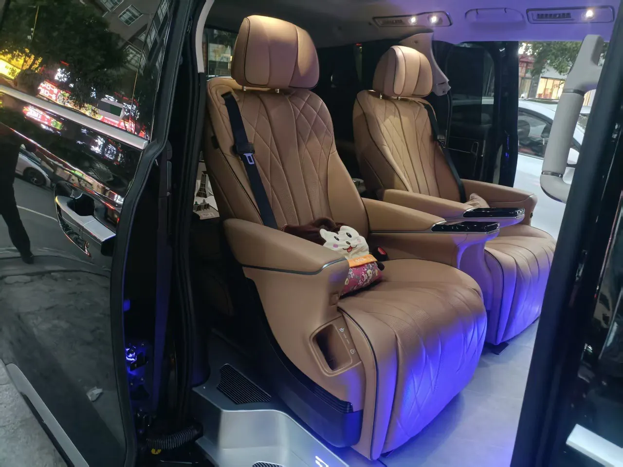Denza 2024 Denza D9 DM-i 1.5T stepless 1050 exclusive automatic gear 3