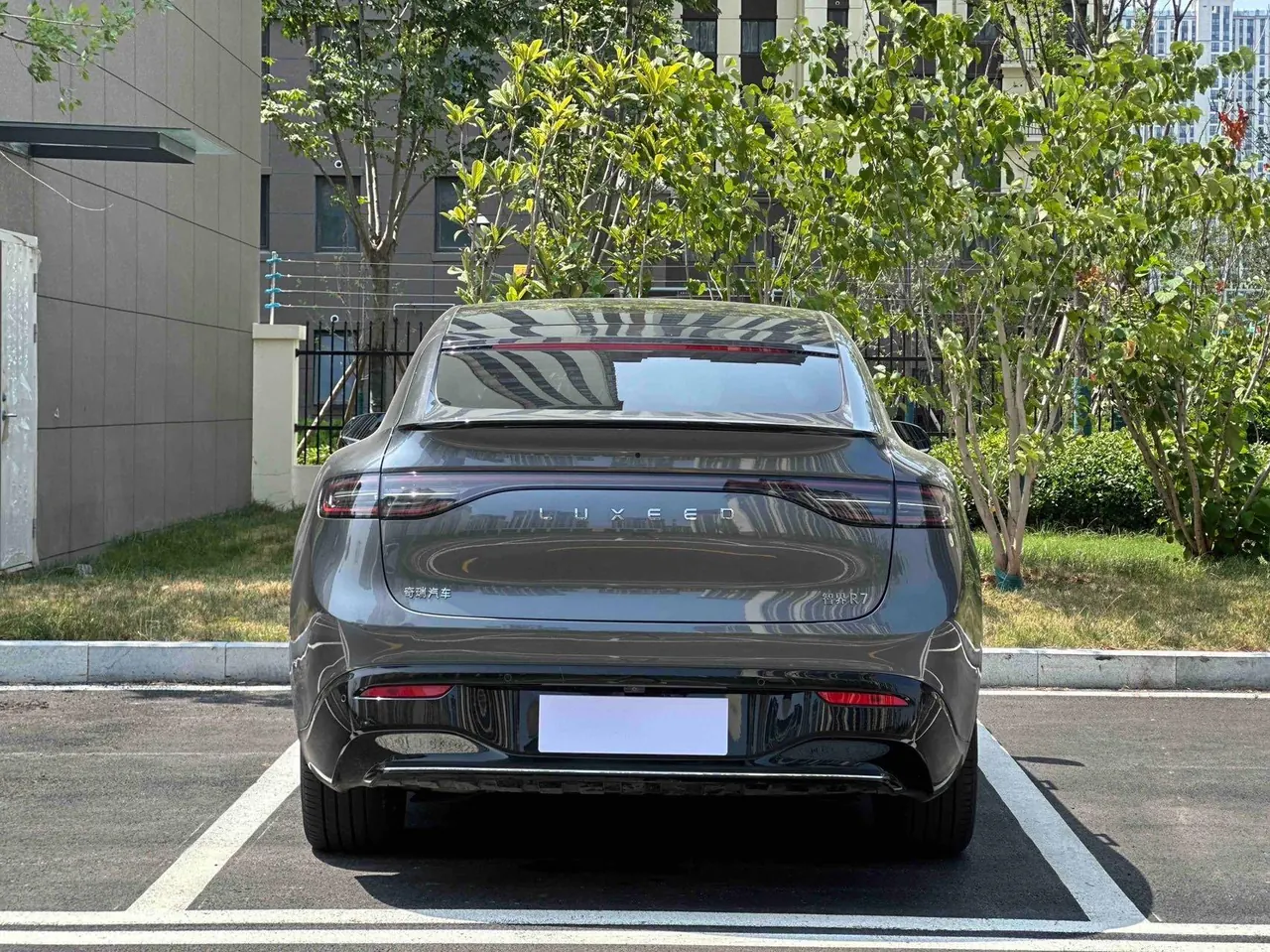 Intellectual 2024 R 7 736km UItra automatic gear 8
