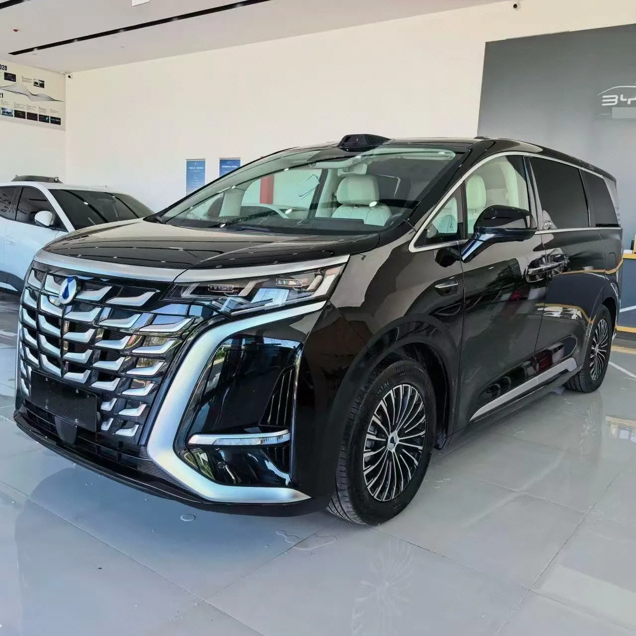 Open image lightbox: Denza 2025 Denza D9 DM-i 1.5T stepless intelligent driving version 1020 four-wheel drive flagship automatic gear