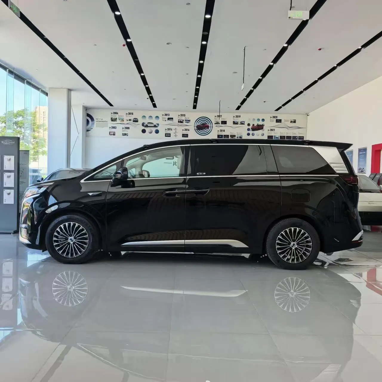 Denza 2025 Denza D9 DM-i 1.5T stepless intelligent driving version 1020 four-wheel drive flagship automatic gear 3