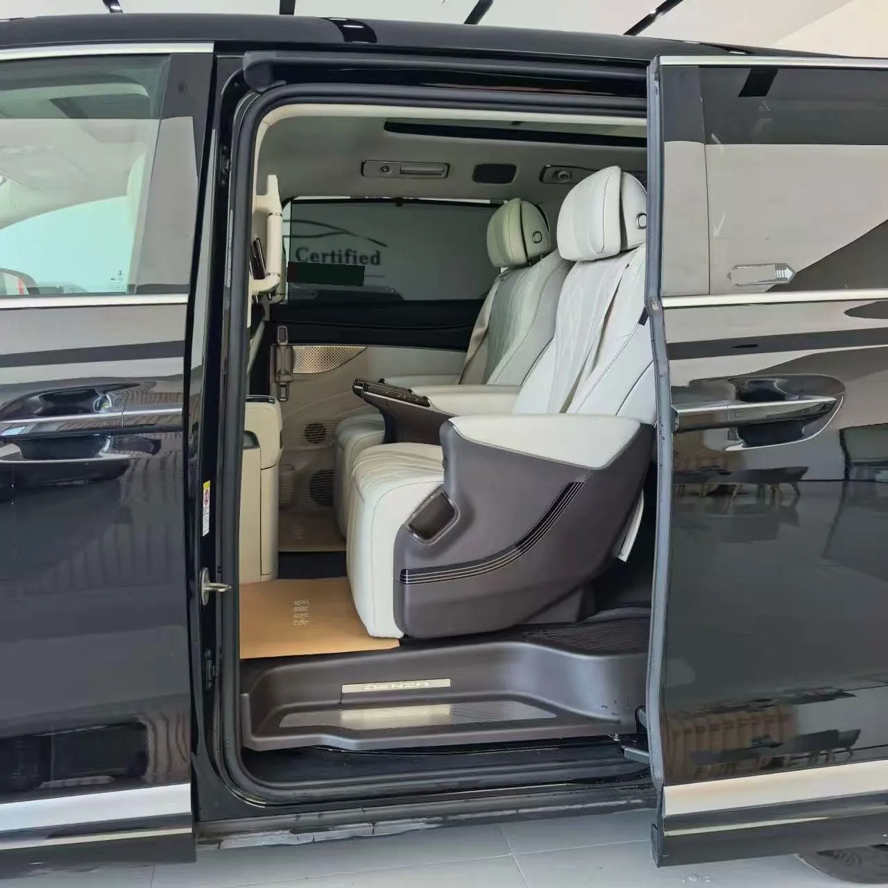 Denza 2025 Denza D9 DM-i 1.5T stepless intelligent driving version 1020 four-wheel drive flagship automatic gear 4