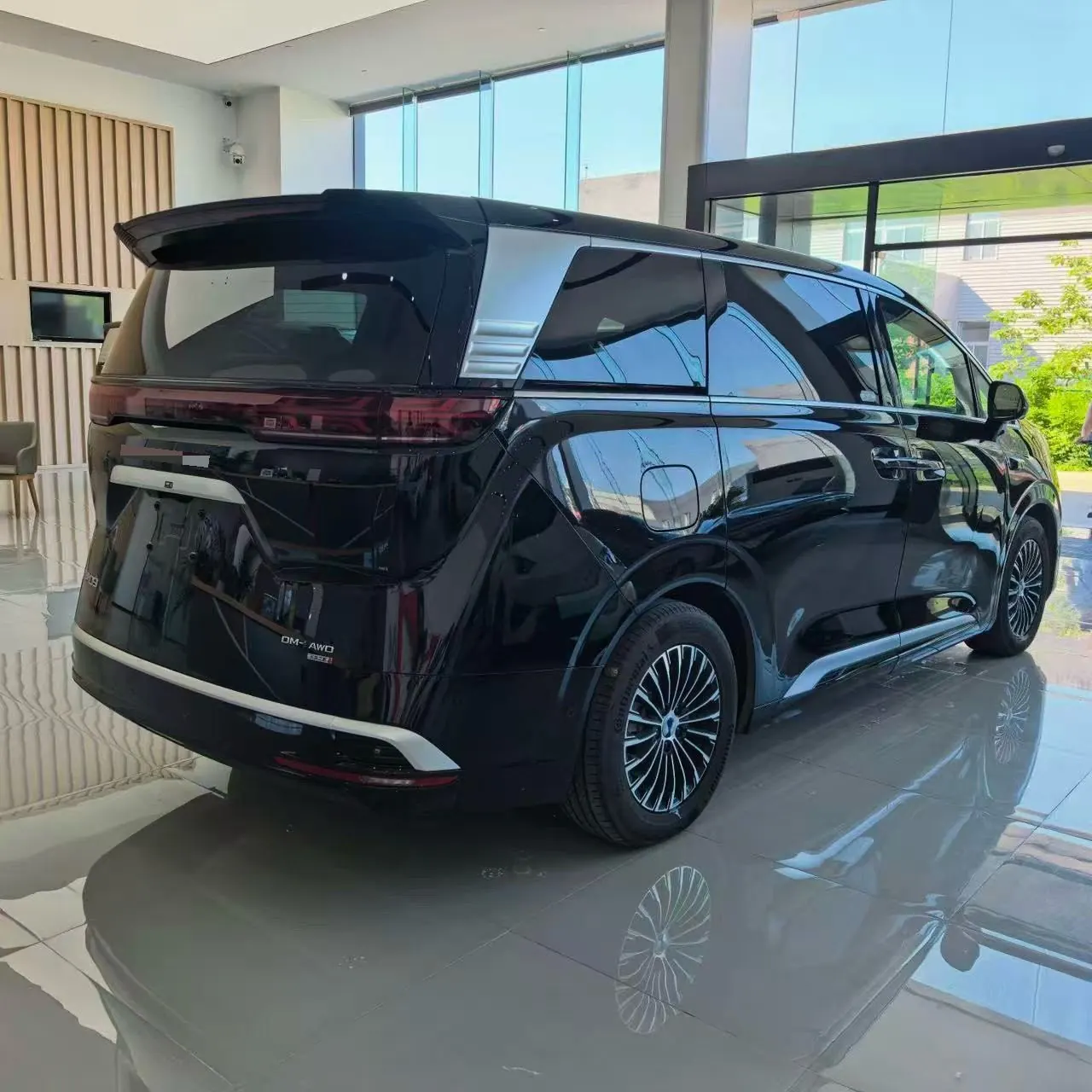 Denza 2025 Denza D9 DM-i 1.5T stepless intelligent driving version 1020 four-wheel drive flagship automatic gear 5