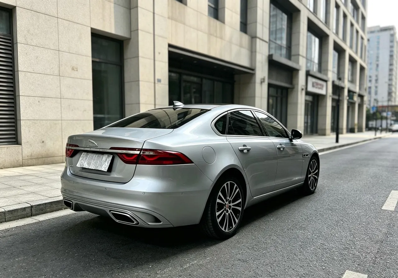 Jaguar 2025 XFL 2.0T P 12500.00g Drive Enjoy Deluxe Edition Automatic Gear 2
